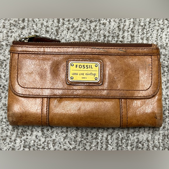 CLEARANCE! FOSSIL LEATHER WALLET - Picture 1 of 16